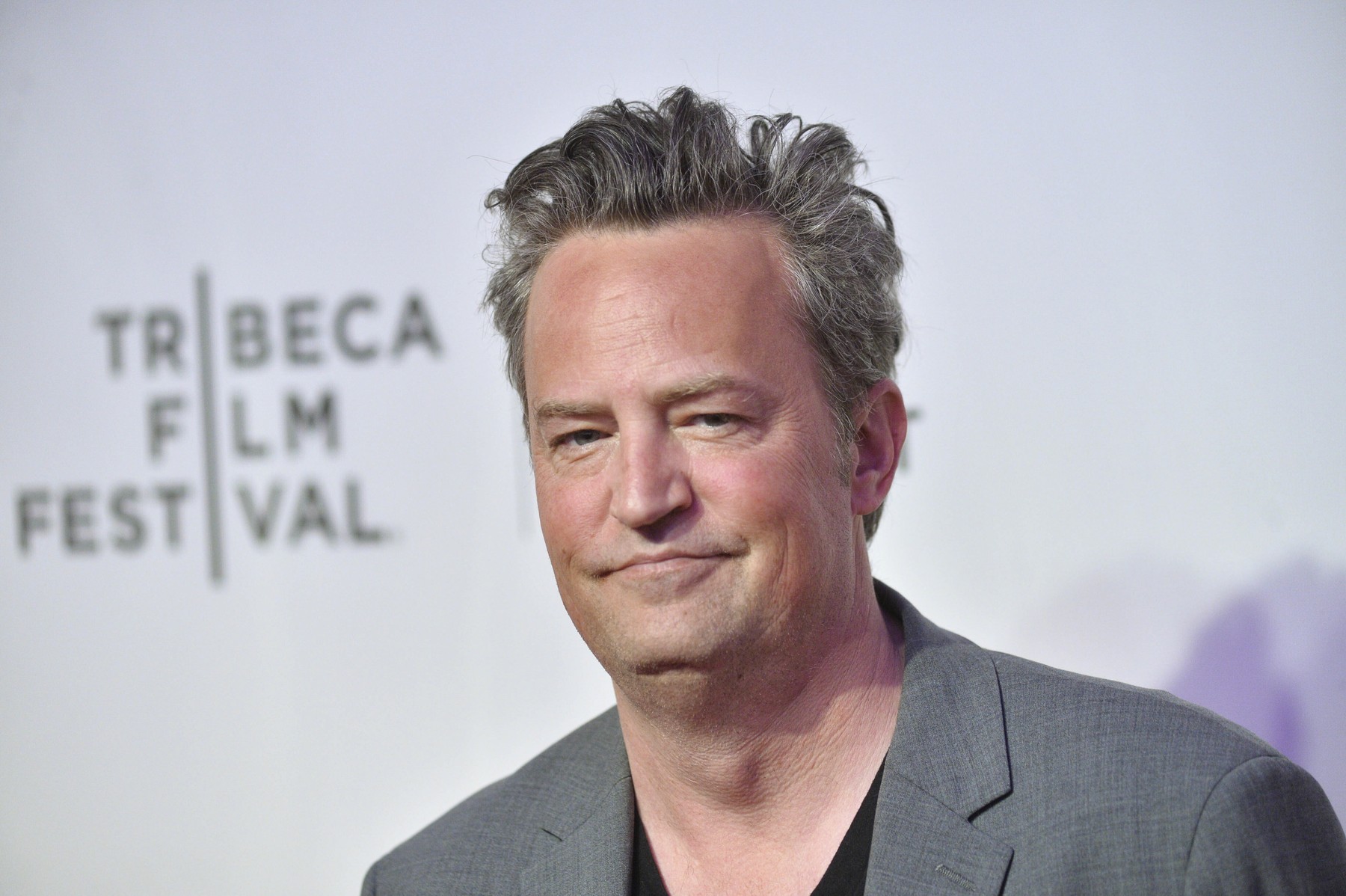 Megdöbbentő fejlemény Matthew Perry halála kapcsán: gyilkossági ügyben indítottak nyomozást