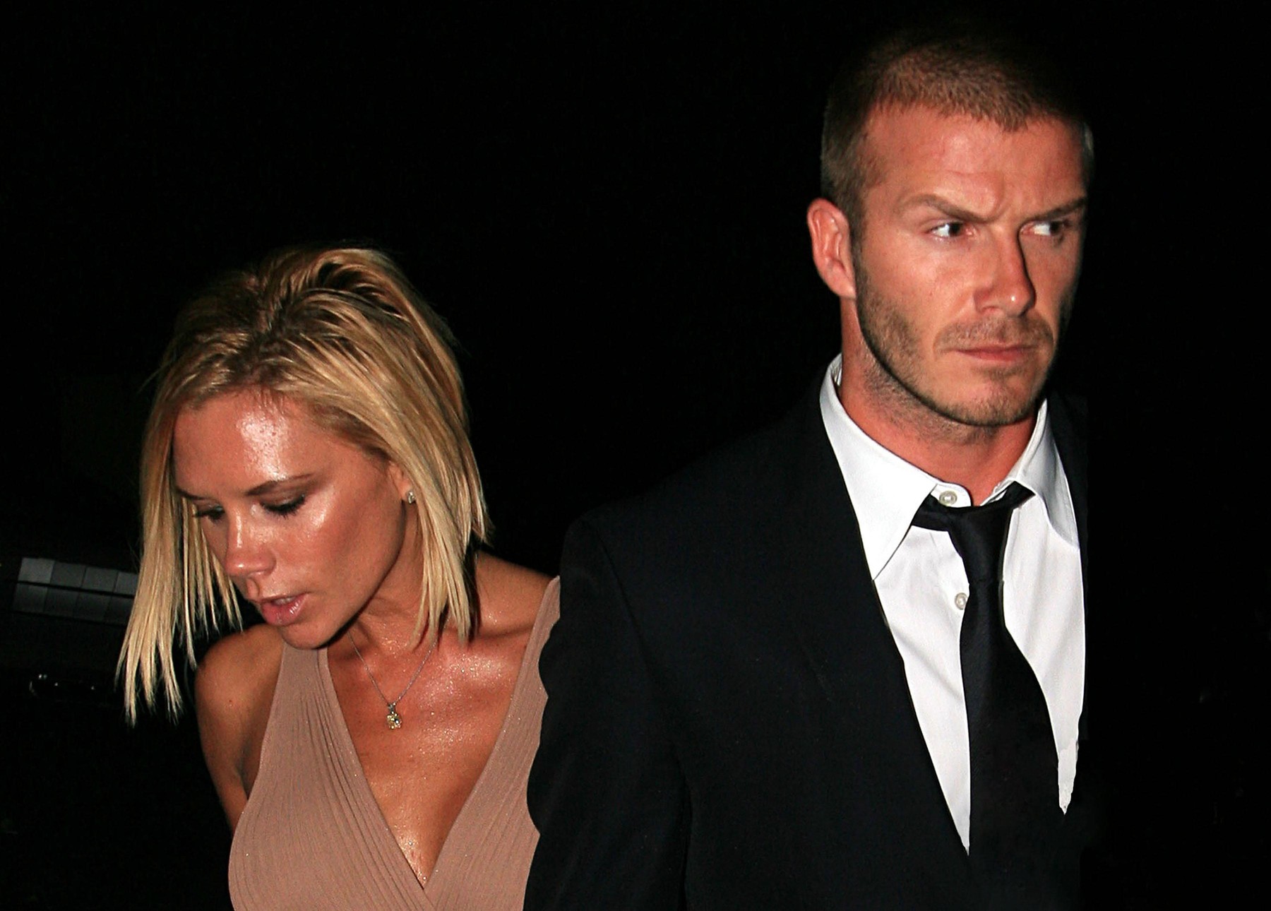 Pucér képpekkel hergeli állítólagos szeretője a sztárfocistát: semmit sem viselt a medencéjében és minderről felvételt is készített