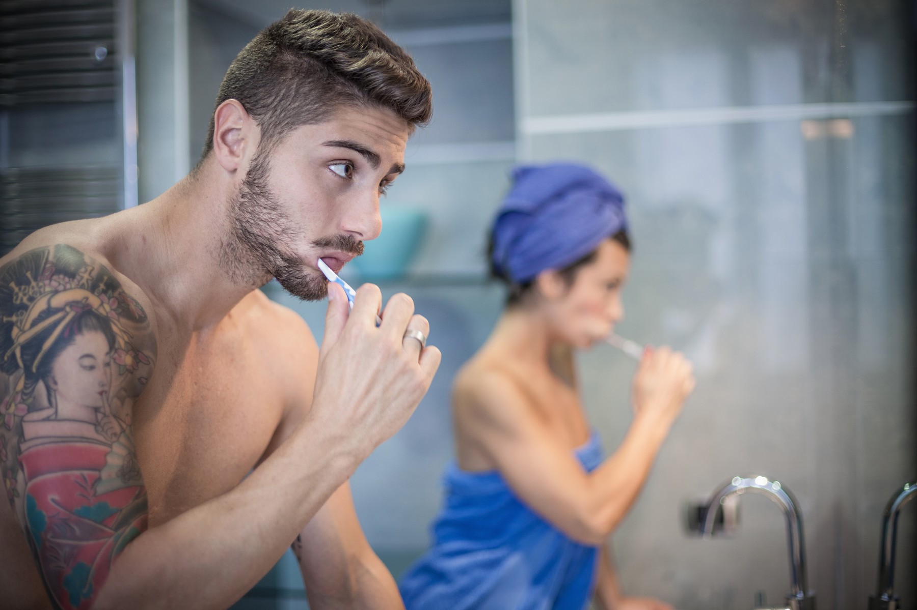 Meglestem a férjemet tusolás közben, de engem ért hidegzuhany attól a látványtól, ami a szemem elé tárult