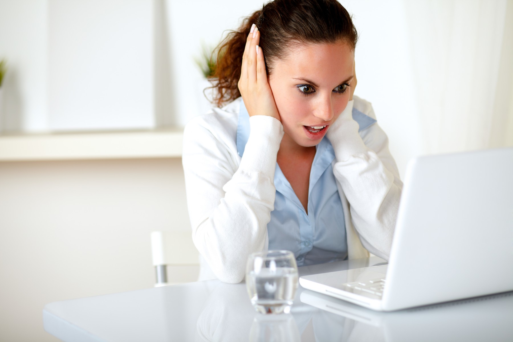 Véletlenül a férjem aktatáskájával indultam dolgozni, ocsmány és gusztustalan dolgokat találtam amikor belenéztem