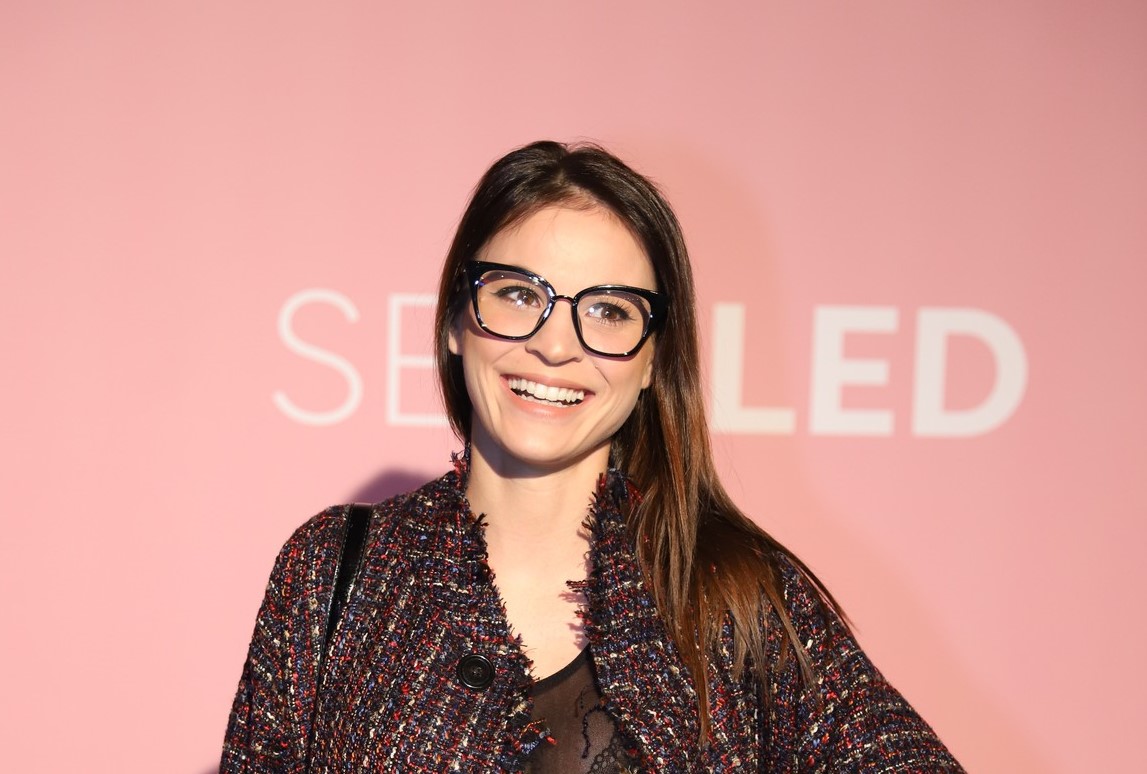 Brutális luxusautóval szeli az utakat Nádai Anikó: a verda kinézeténél már csak az ára meglepőbb