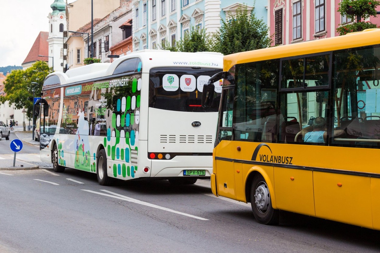 Nagy változást jelentettek be a tömegközlekedési menetrendekről: pár nap múlva minden megváltozik