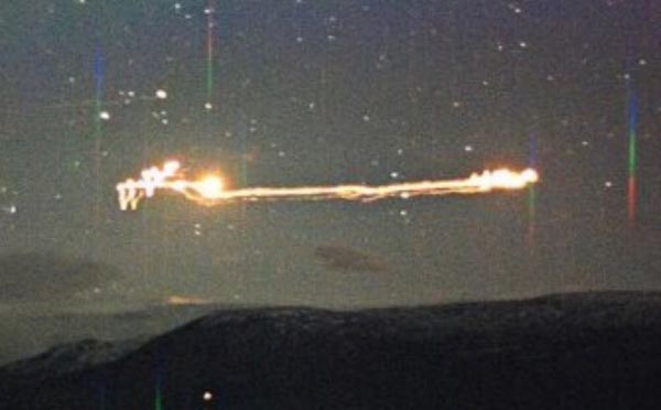 Félelmetes fények jelentek meg Norvégia égboltján, hegyeken és házakon is képesek áthatolni