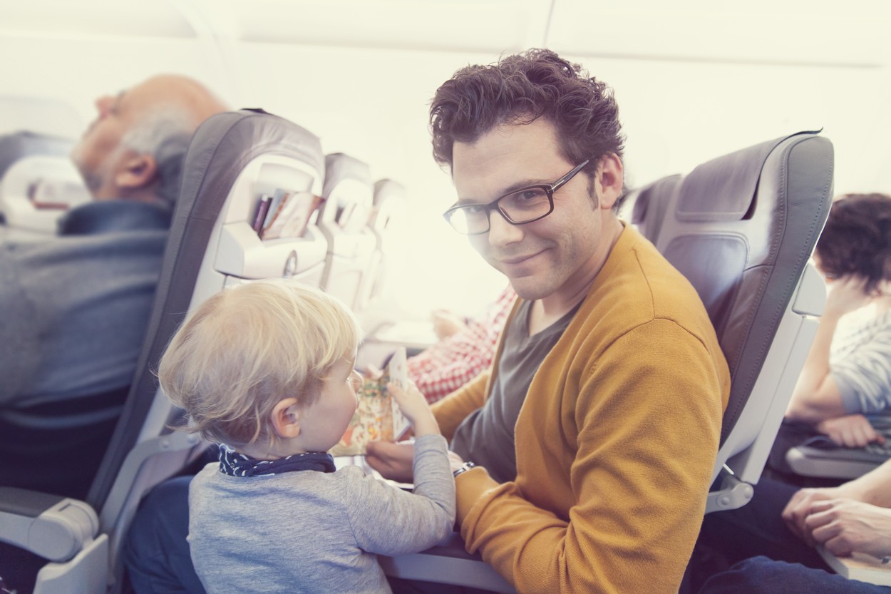 Kitiltanák a gyerekeket a repülőgépekről? Véresszájú vita kezdődött, hihetetlen indulatok szabadultak el