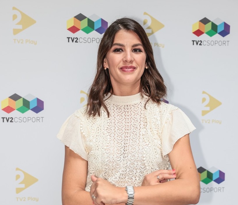 Ördög Nórát egy idősebb férfi ölében kapták lencsevégre, ráadásul a férje bíztatta a bizarr lépésre