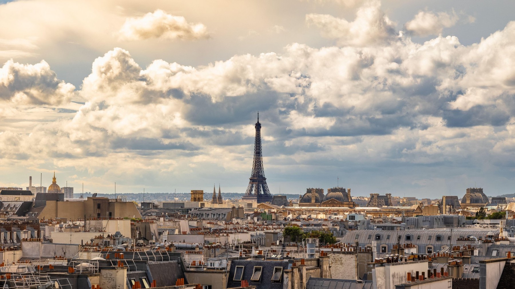 Különös magyar felirat Párizs közepén, Napóleon tette oda több száz éve