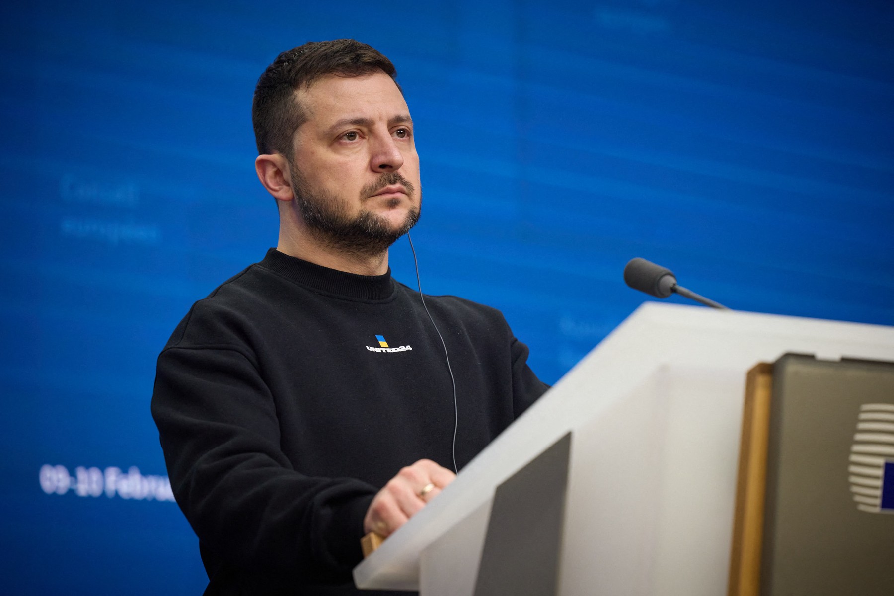 Zelenszkij csúcskategóriás luxusautóval lepte meg magát karácsonyra? Leleplező felvétel terjed az ukrán elnök hasonmásáról