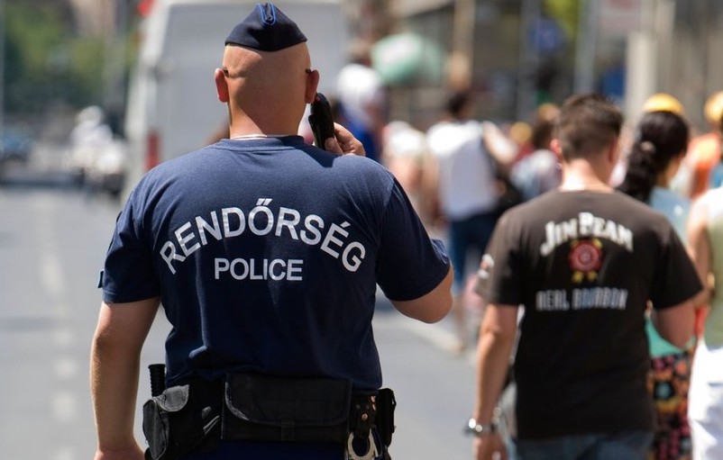 A magyar rendőröktől hangos az internet, fergeteges dolgot tettek a Keleti pályaudvarnál