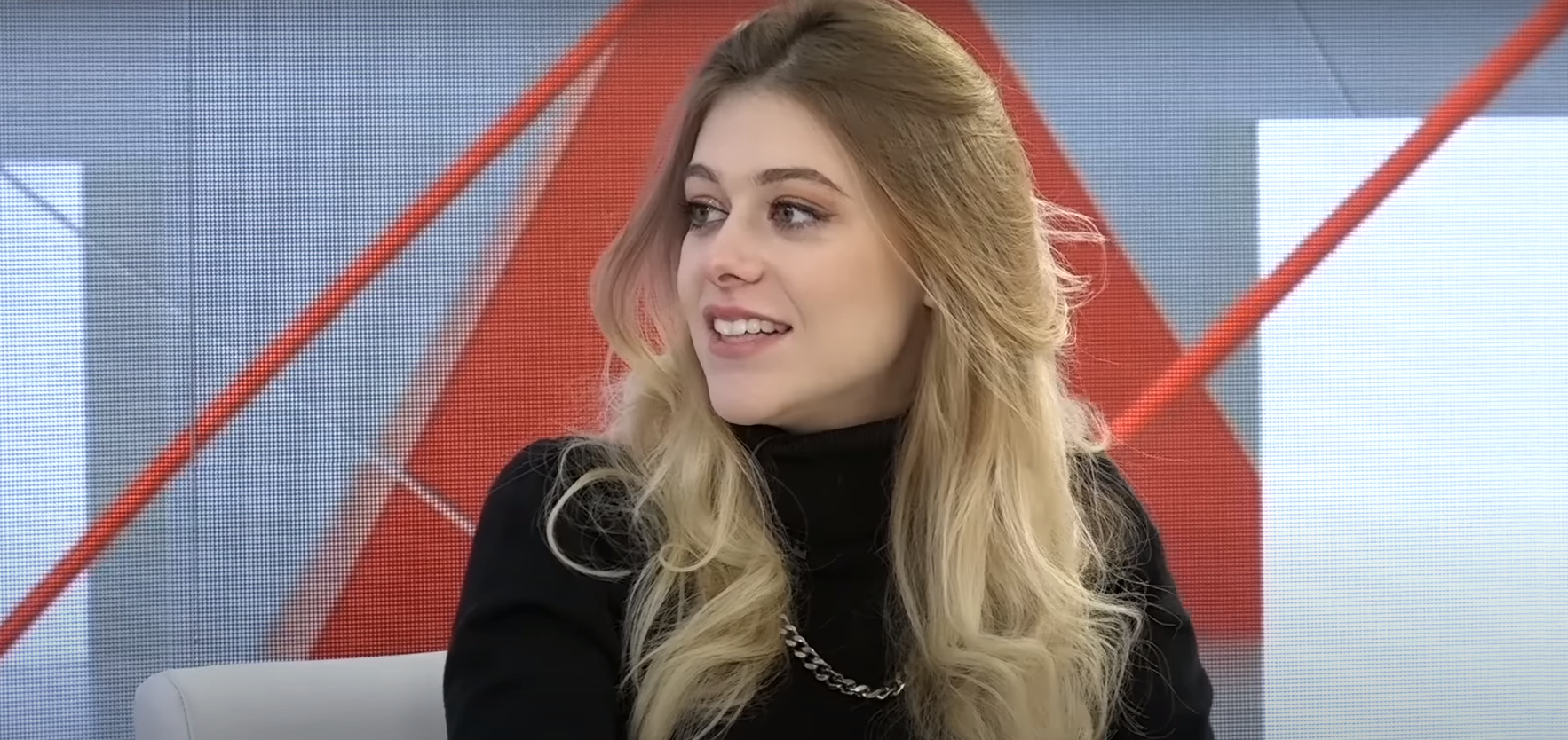 Súlyos milliókat érő részletek derültek ki Schumacher Vanda karácsonyi csúcskocsijáról, az átlag magyar maximum álmodhat ilyen felszereltségű autóról