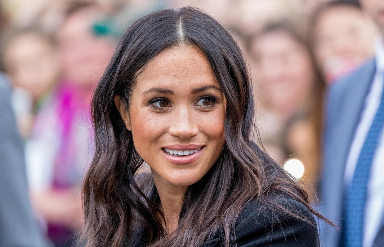 Meghan Markle megkörnyékezte III. Károlyt, Harry herceg felesége lehet az új királyné?