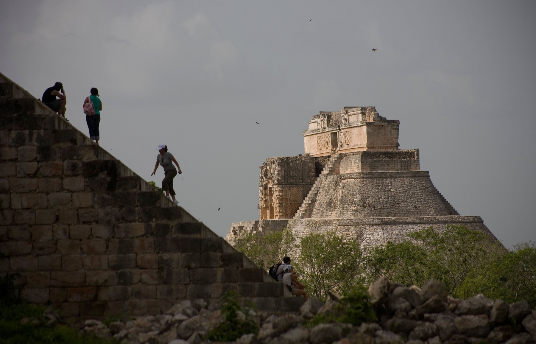 Los expertos se sorprendieron al descubrir la misma marca antigua en las piedras de las pirámides egipcias y mayas.