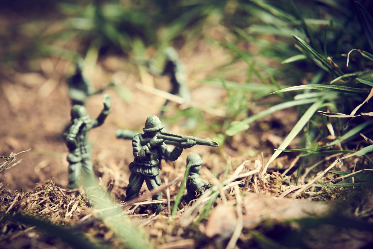 Csak magyarul lehet így káromkodni: egetrengető szavak hangzottak el a filmben, fél percen keresztül mennydörögte a válogatott szidalmakat a szigorú katona