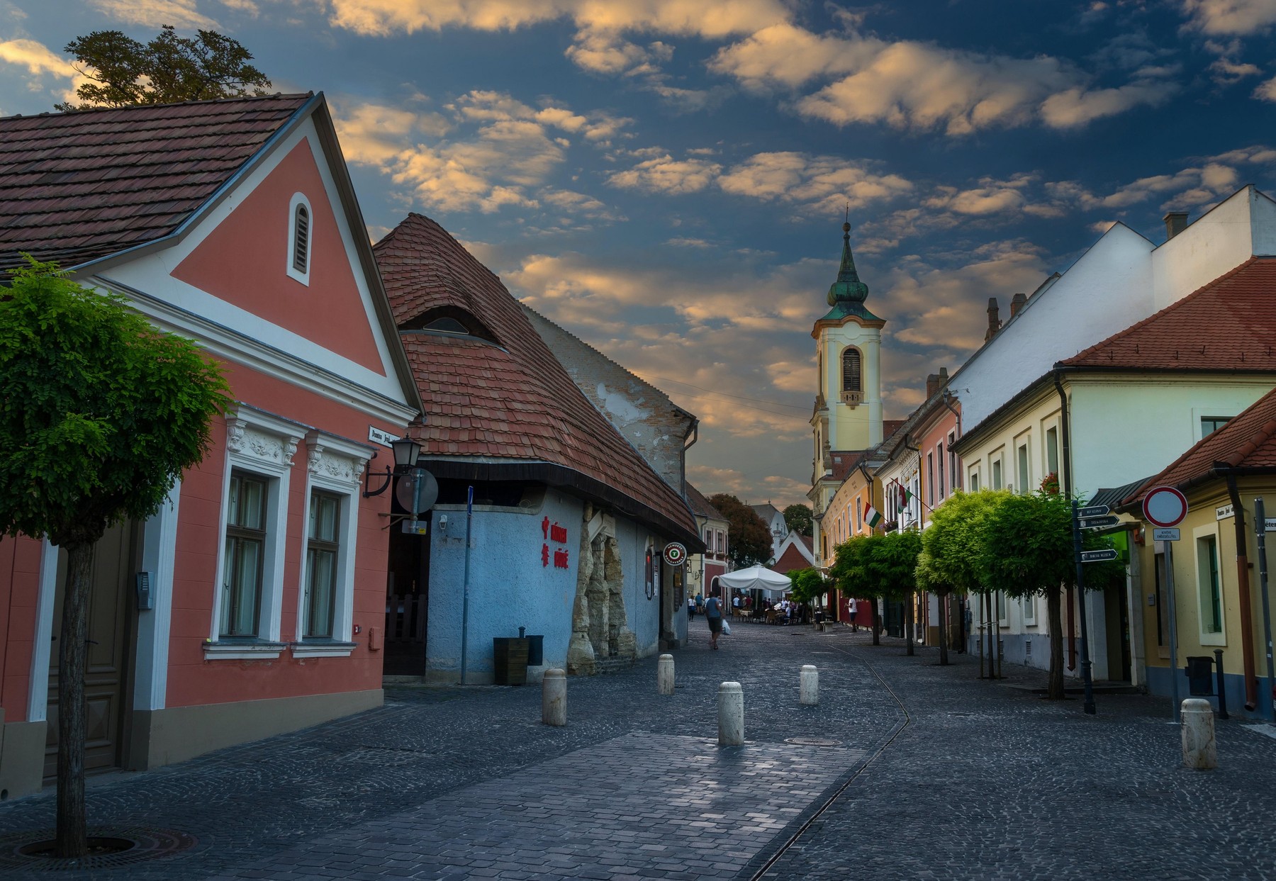 Életveszélyes figyelmetlenség a szentendrei étteremben: a férjemért majdnem a mentő jött a pincér hanyagsága miatt