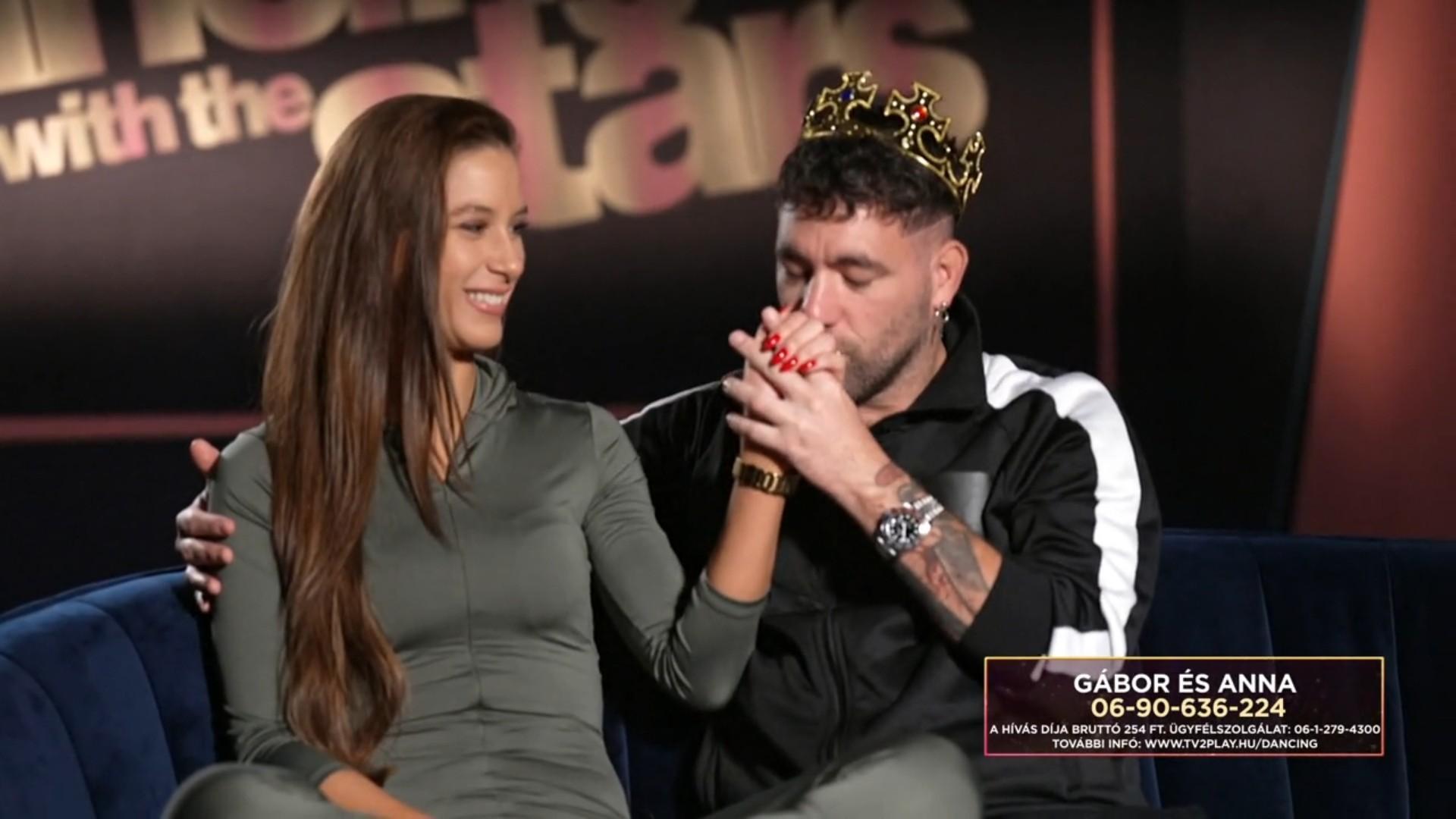 Összeszorul a szívünk Mikes Anna új videójától: megörökítette a kamera a sorsfordító pillanatot, ez változtatta meg az egész életét