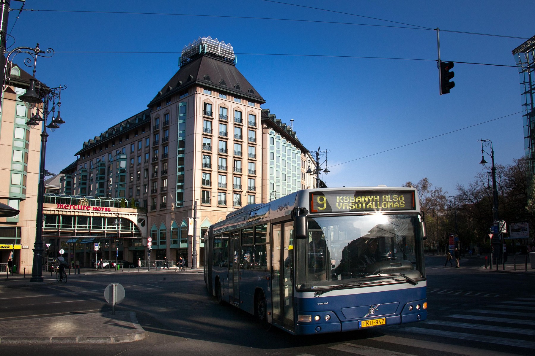 Elszakadt a cérna, Budapest bizonyos részein is megbénulhat a közlekedés, de az ország több útvonalán áll csak igazán a bál
