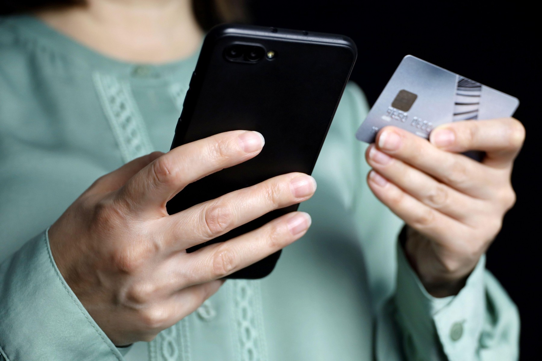 Hárombetűs csalás terjed Magyarországon, ha ilyen SMS-t kapsz a banktól, veszélyben lehet az összes pénzed és az adataid is