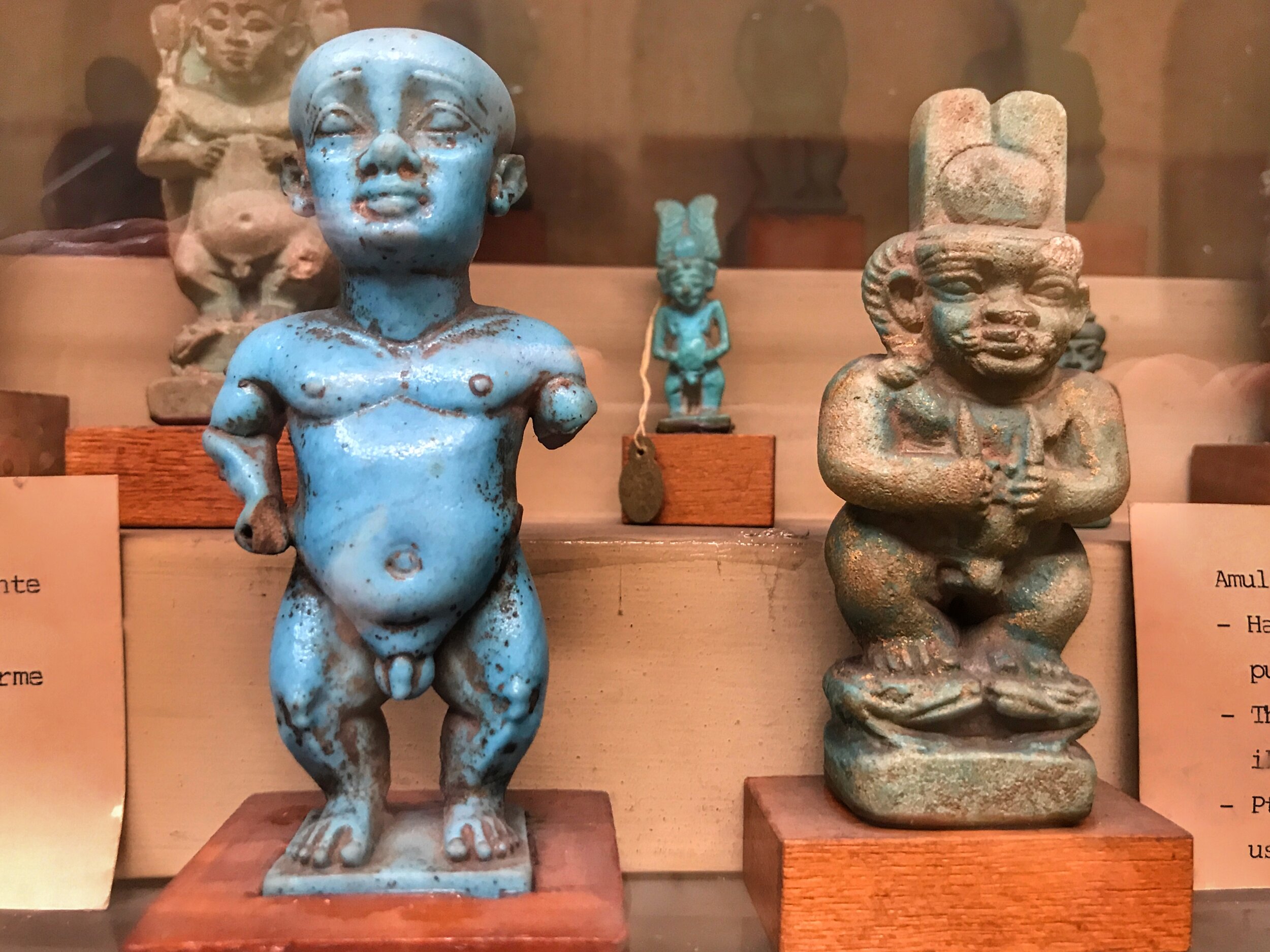 Az ókori Egyiptomban különleges szerepet szántak a törpenövésűeknek, fontos istenségeket is rendszeresen ábrázoltak törpeként