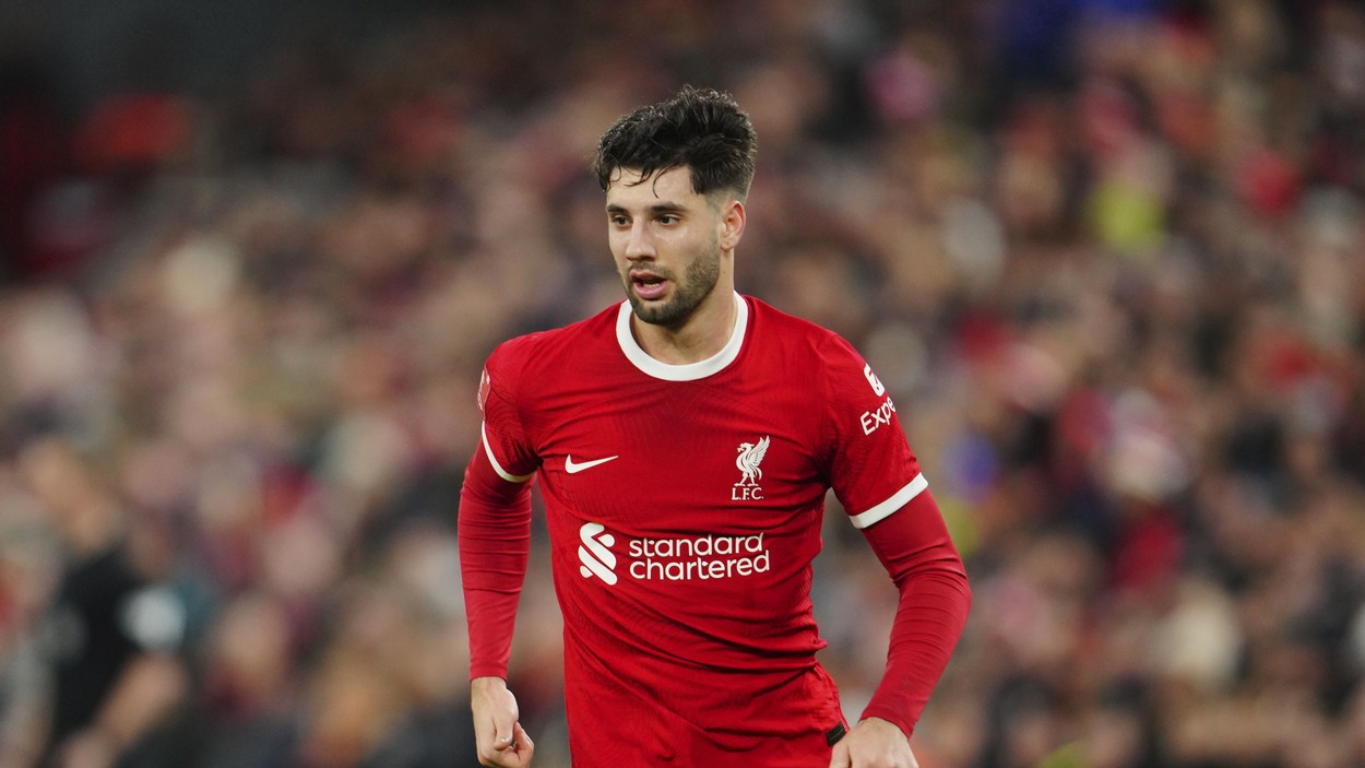 Gyönyörű nappalijában bukott le Szoboszlai Dominik, nem akárki lógott be a képbe a háta mögött