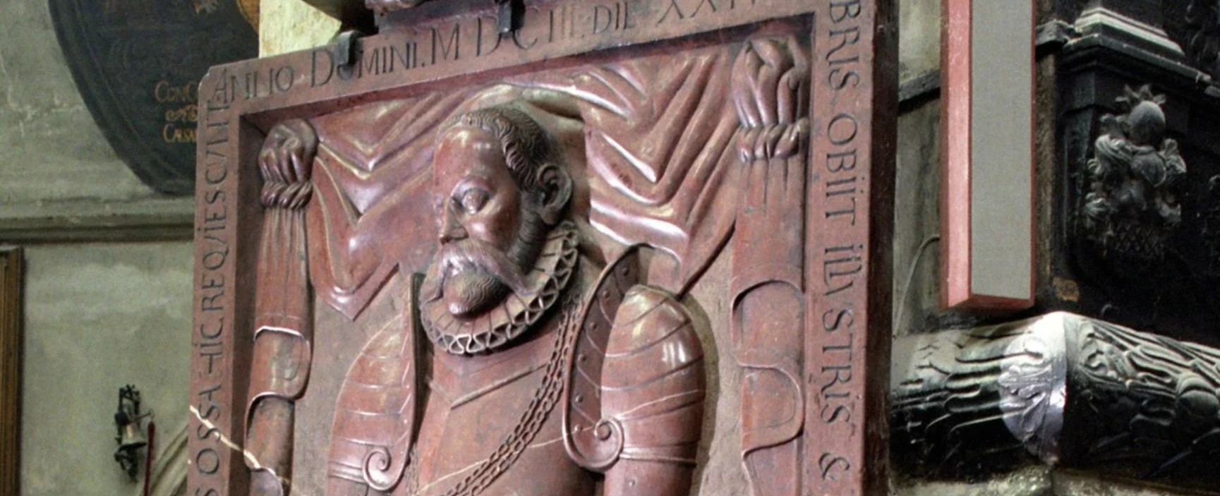 Meghökkentő dolog feküdt a test mellett, felnyitották a 400 éve eltemetett tudós koporsóját Csehországban