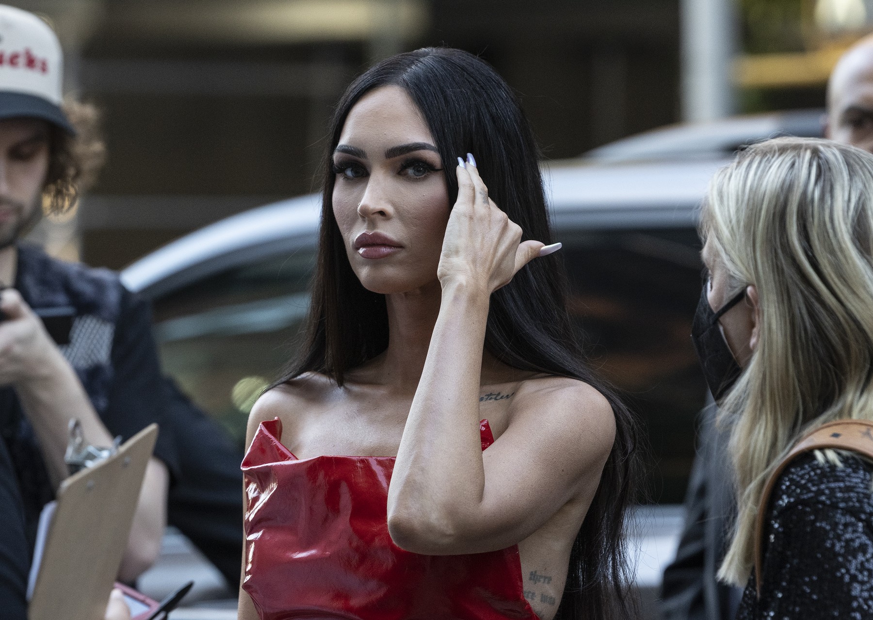 Komoly fennakadás lehet ma reggel munkába menet, Megan Fox félpucér fotójától ugyanis vélhetően elveszíted az eszed