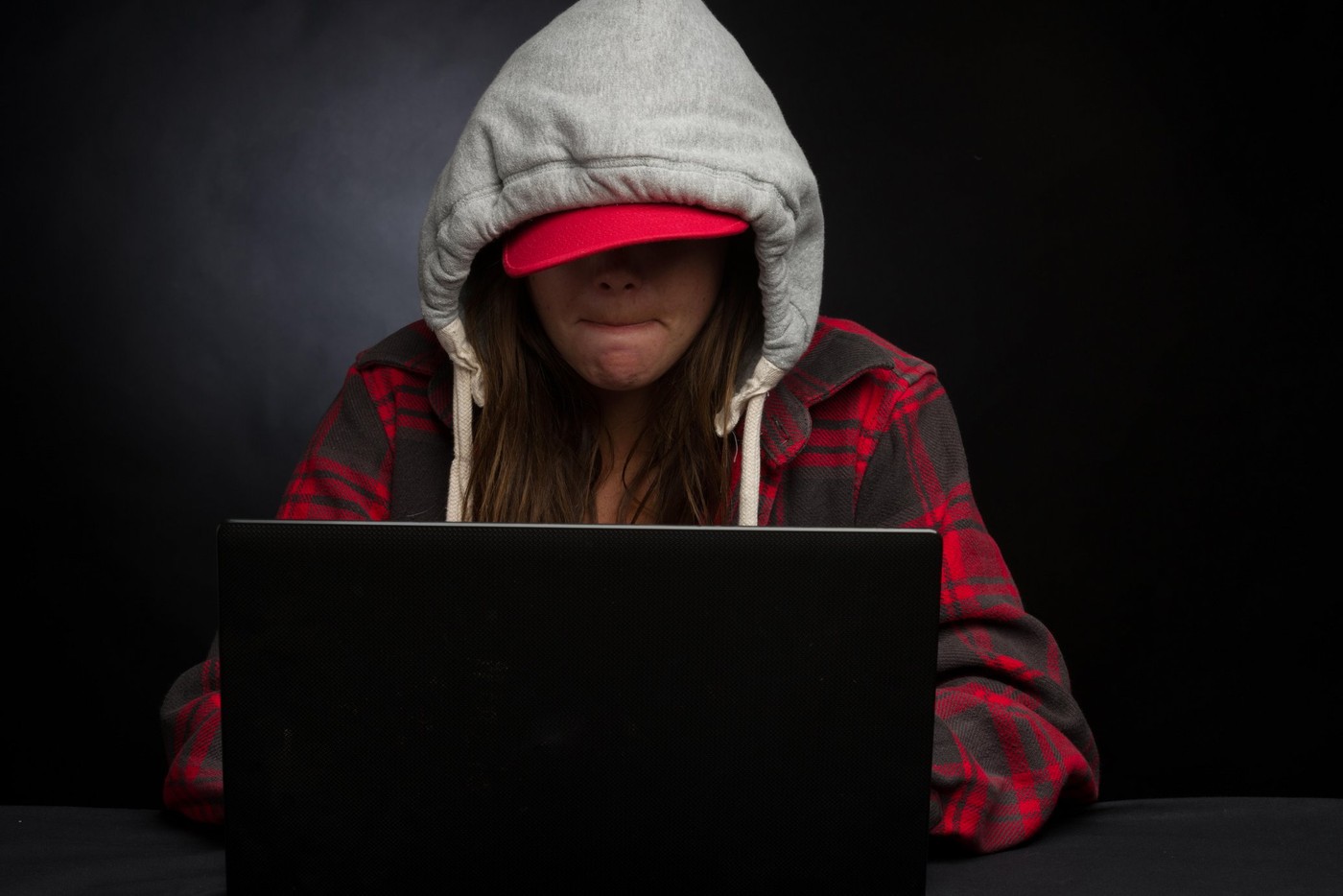 Milliókat veszíthetsz pillanatok alatt ha bedőlsz a hízelgésnek, futótűzként terjed a vérlázító csalás hazánkban