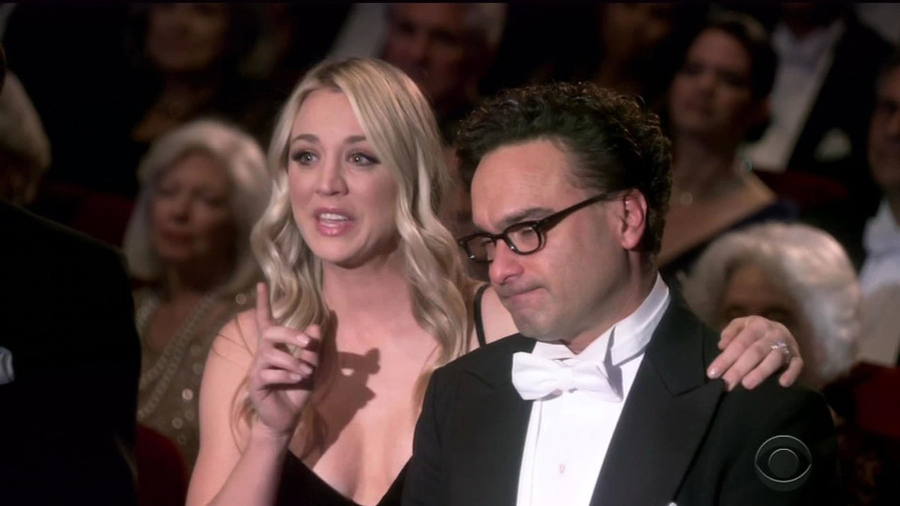 Az Agymenők szexi Pennyje felett eljárt az idő: szarkalábas szemmel mered a kamerába, nyoma sincs a fiatalos bájnak