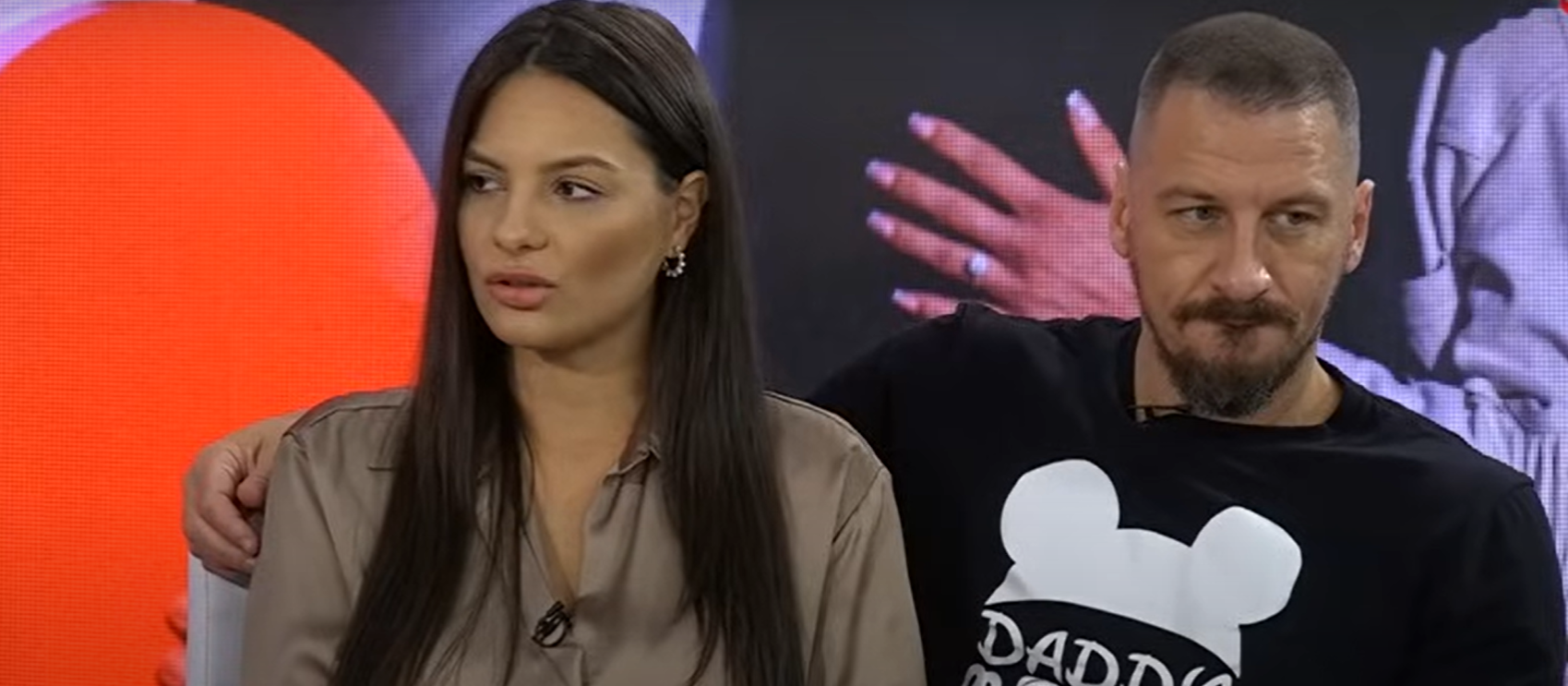 Vastag Csaba felesége most közszemlére tette dús cicijeit, a nézők nem szerették de a kamera imádja