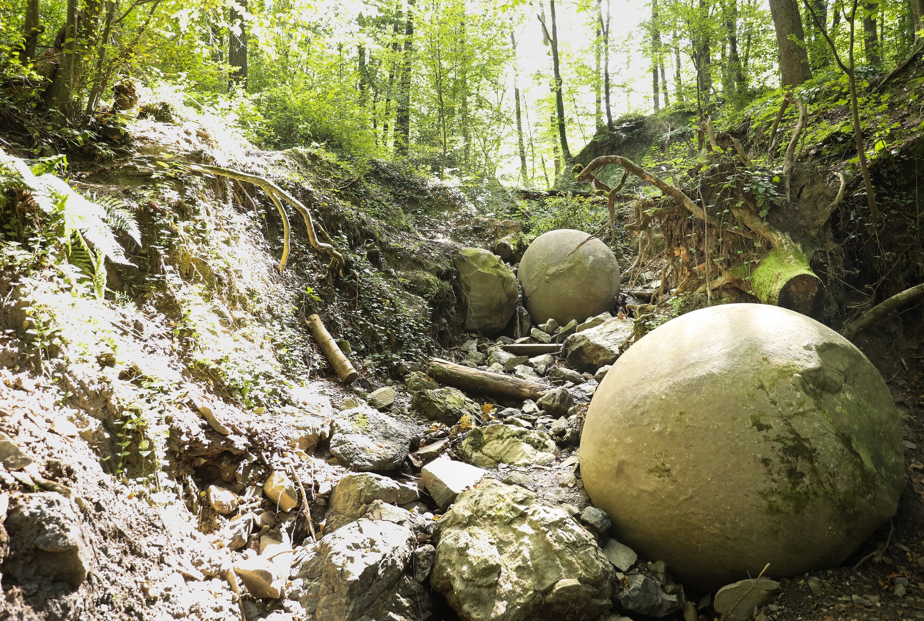 Földönkívüliek hozták a Földre a tökéletes boszniai kőgolyókat? Tudósok vitatkoznak a leleteken