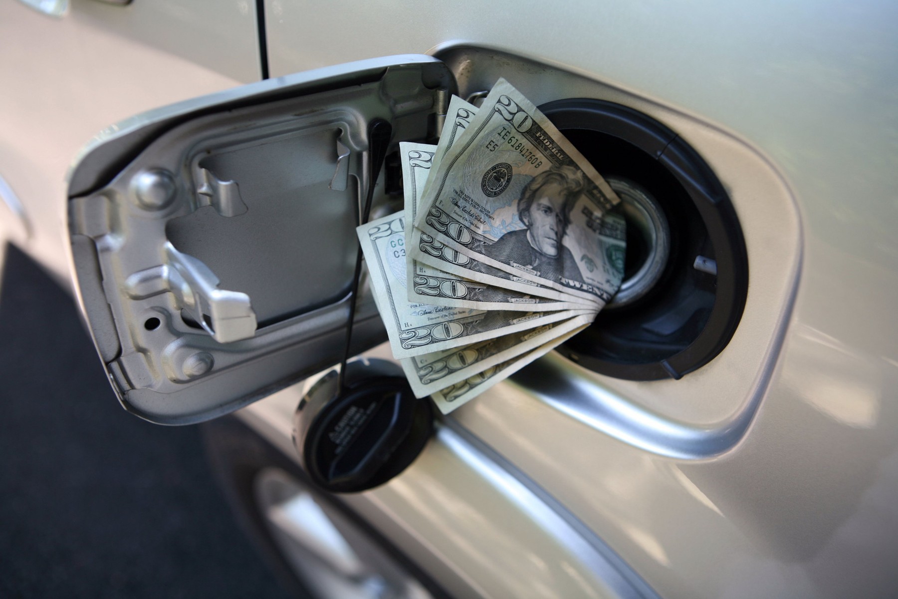 Nyakunkon a kritikus üzemanyagdrágulás? Aggasztó hírek érkeztek