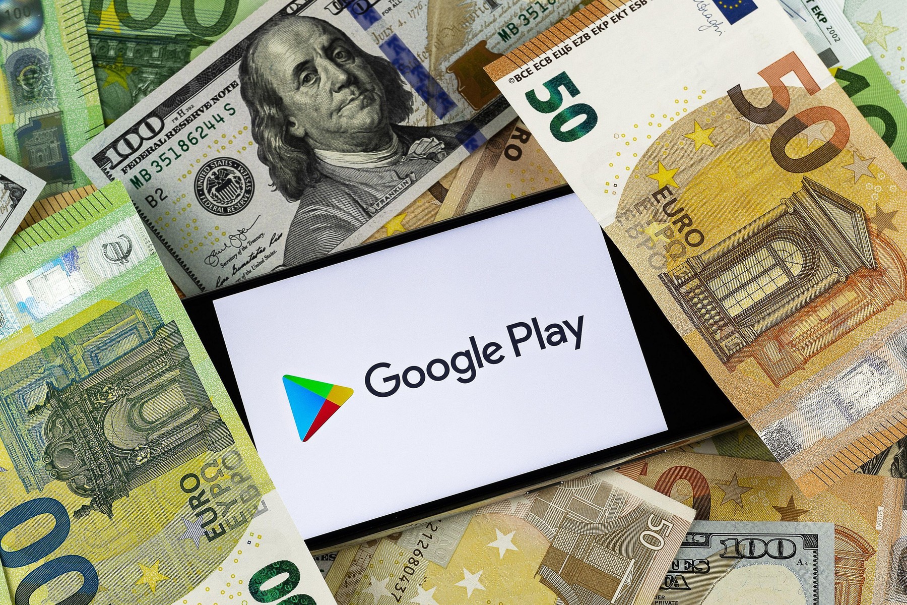 Androidos vagy? Azonnal töröld ezt a hitelesnek tűnő 5 applikációt, minden pénzedet ellophatják