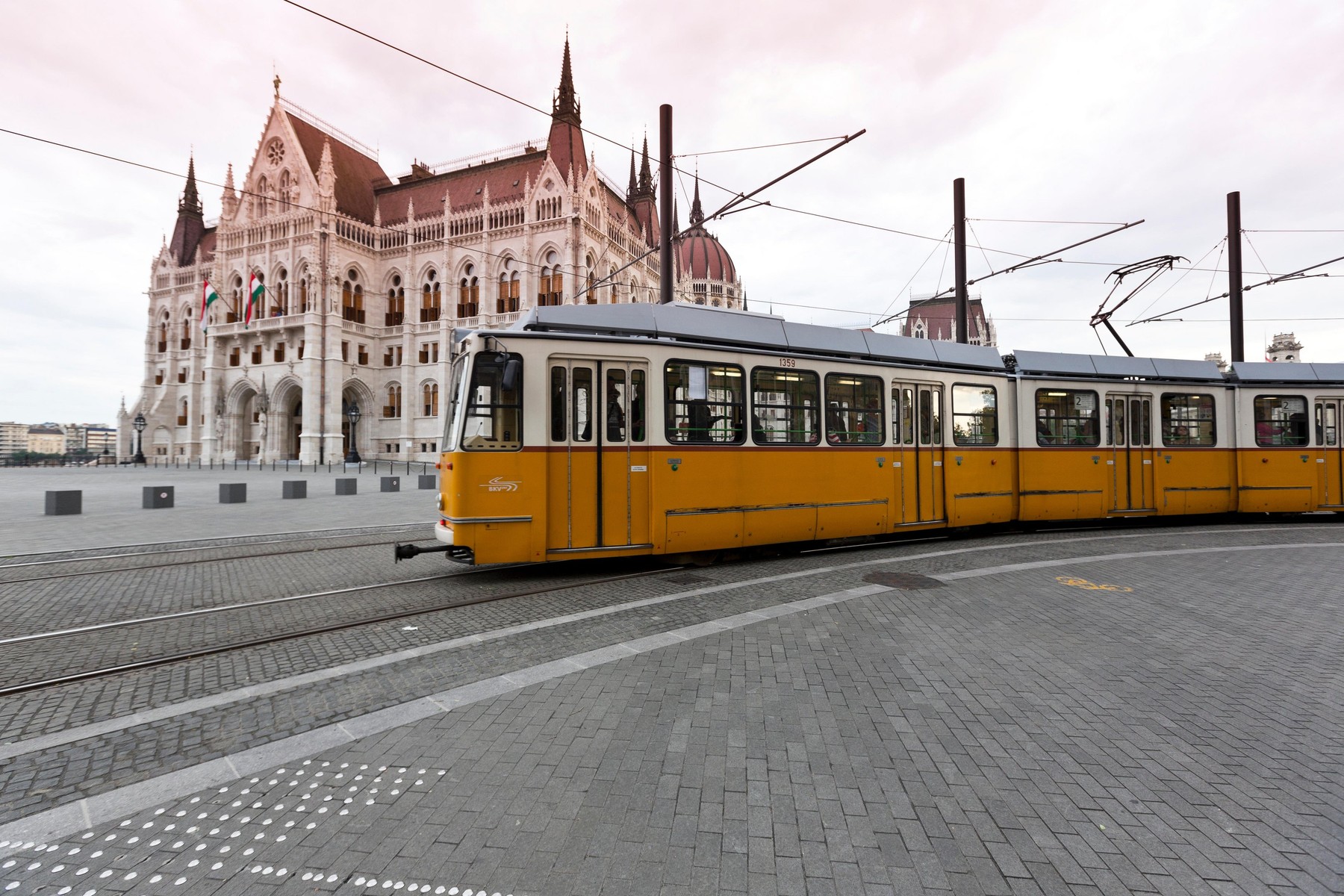 Teljesen pucér nő szállt fel a BKK egyik járatára, soha ilyen döbbent csend nem volt még egyetlen járművön sem