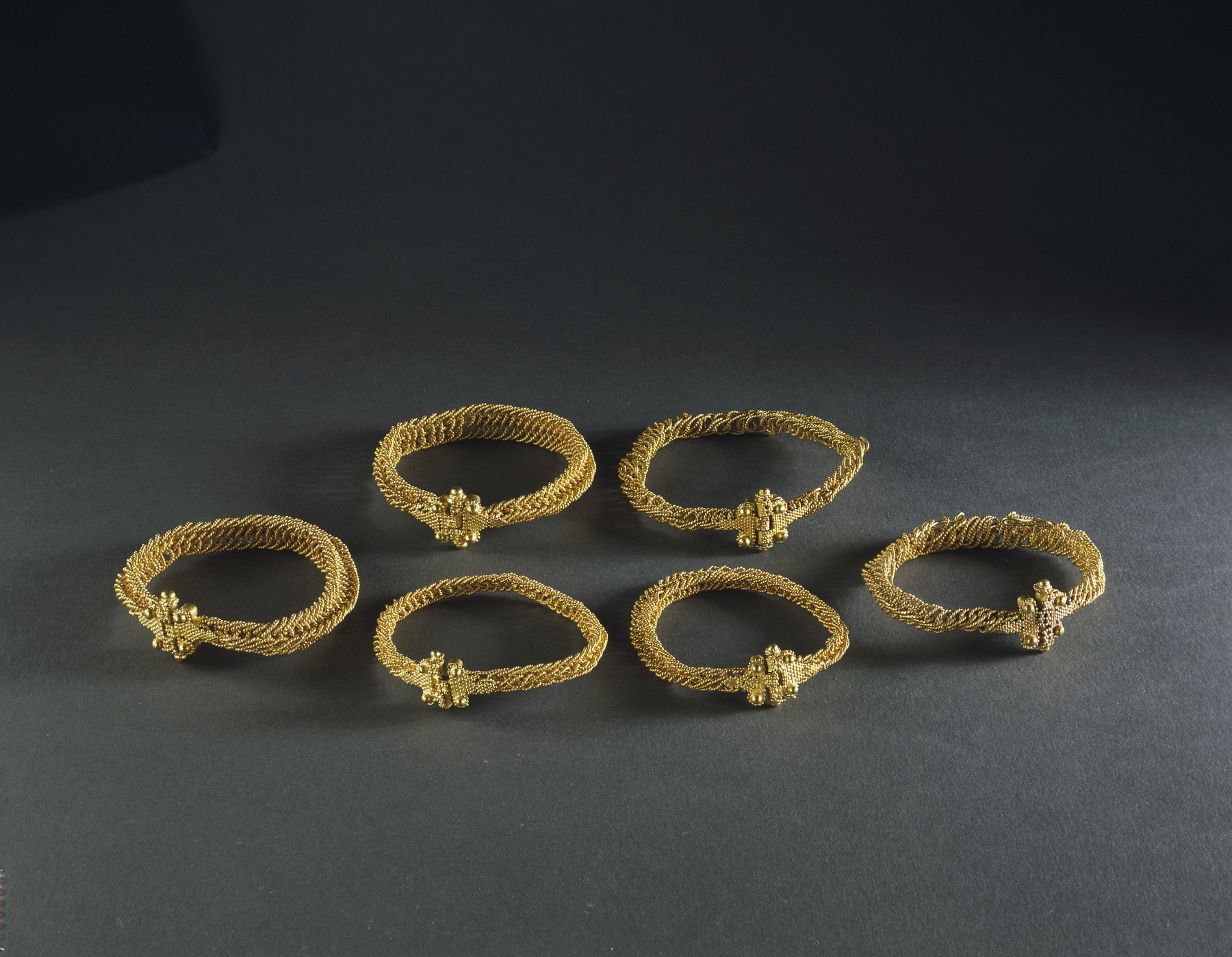 Rejtélyes gyűrűre bukkantak kutatók, több arc is van rajta, de kié lehet?