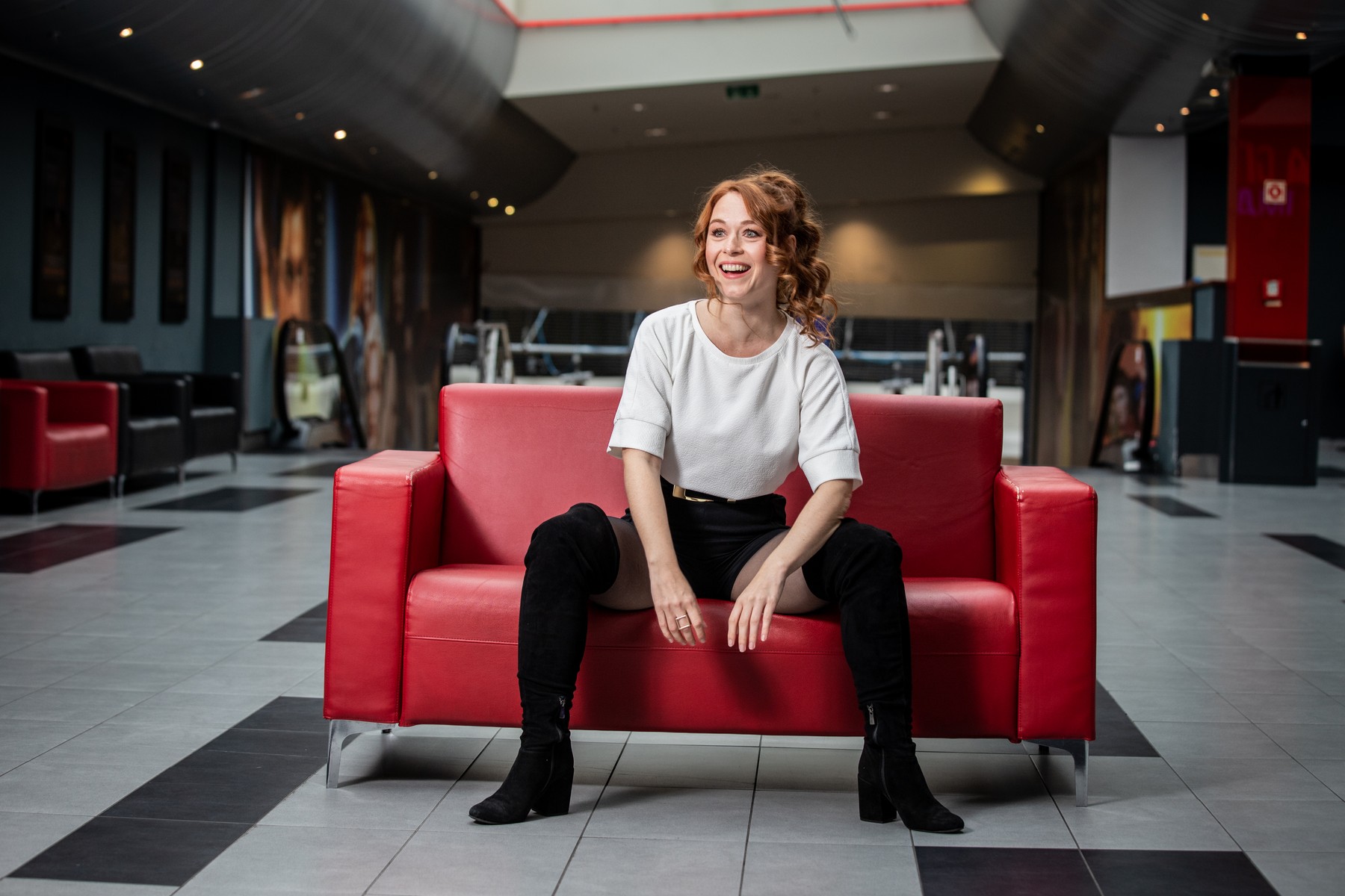 Az RTL új sorozatának sztárja melltartó nélkül mutatta meg magát, Gáspár Kata a szerepein kívül is kívánatosan gyönyörű