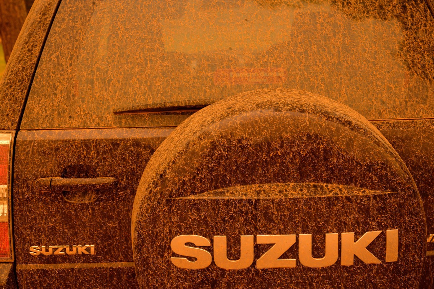 Figyelmeztetnek a meteorológusok, szörnyű sáreső szakad a nyakunkba