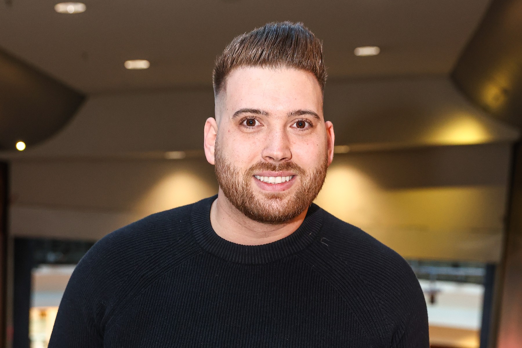 Osváth Zsolt férje szemtelenül jóképű férfi, a tüntetés főkolomposa már 8 éve hűséges választottjához