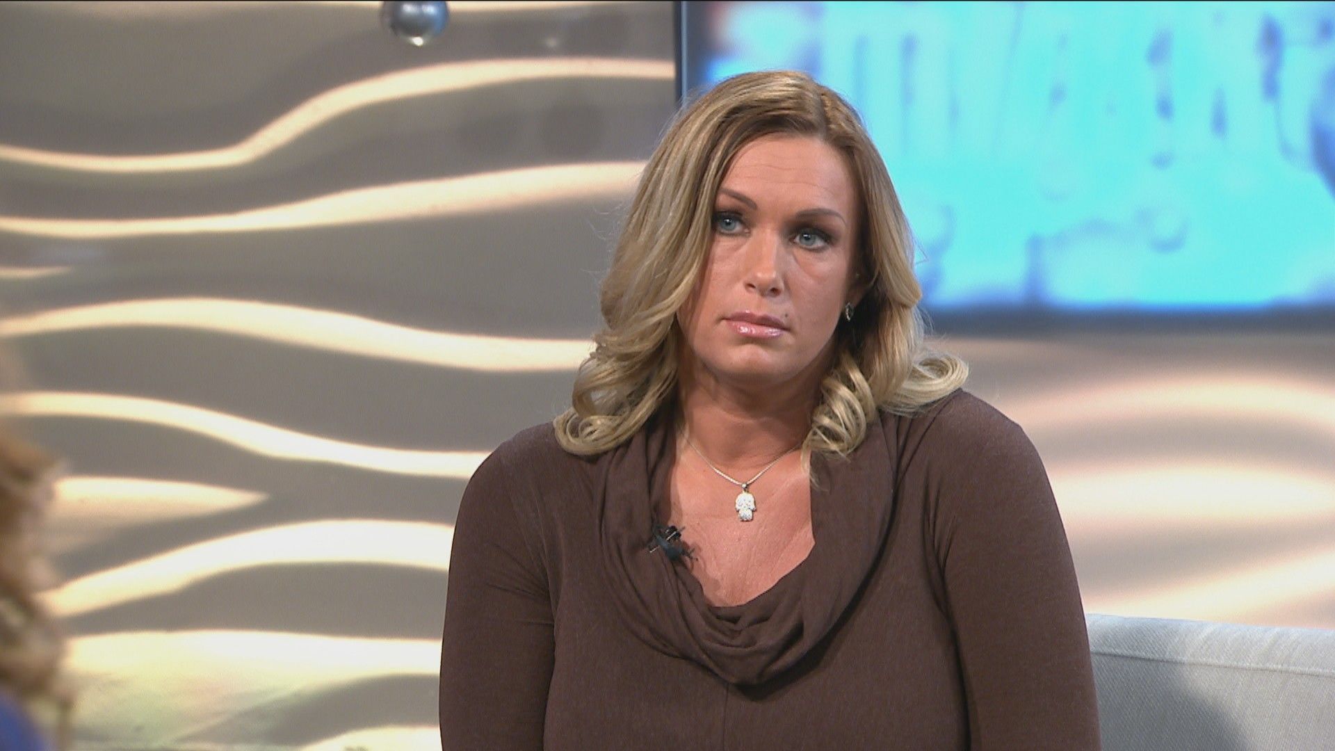 „Széttetted a lábad vagy nem?” - Hajdú Péter nem kímélte Molnár Anikót, a vetkőzős celeb elcsukló hangon válaszolt a műsorvezető kérdéseire