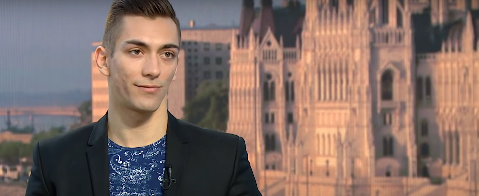 A Fricska fiú Budapest több pontján műsorozott: megállította a forgalmat Tóth Gabi kedvesének az alakítása