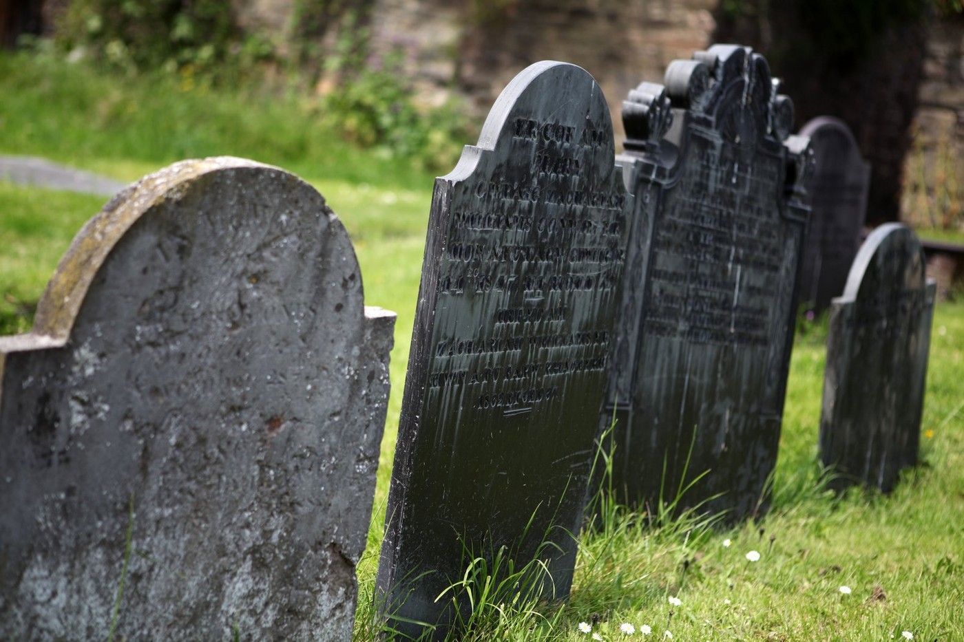 Ősi temetőt fedeztek fel egy vármegyeszékhelyen, bizarr dolgokat találtak a sírokban