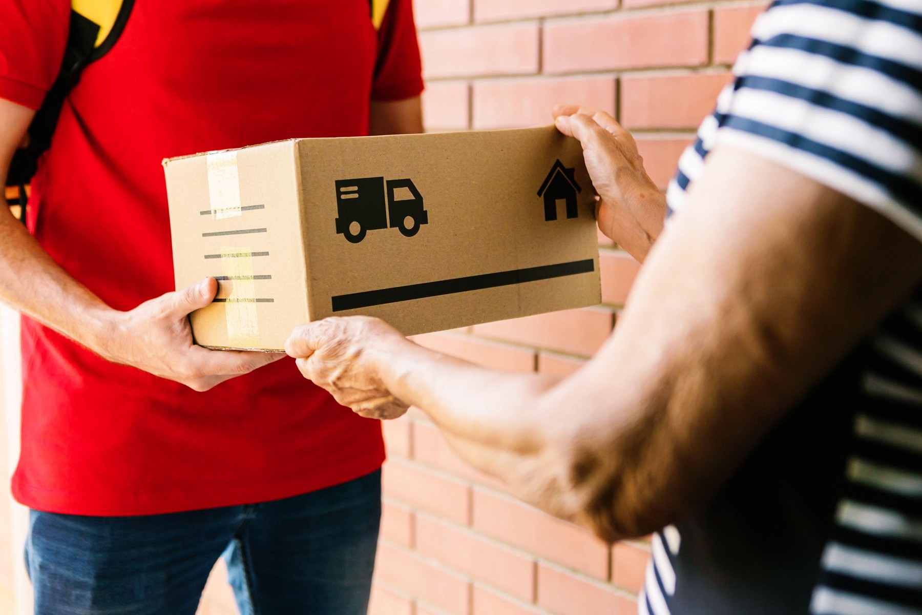 Sok száz forinttal nyúlt le a Magyar Posta: vagy bukom az összeget, vagy nem kapom meg a csomagot