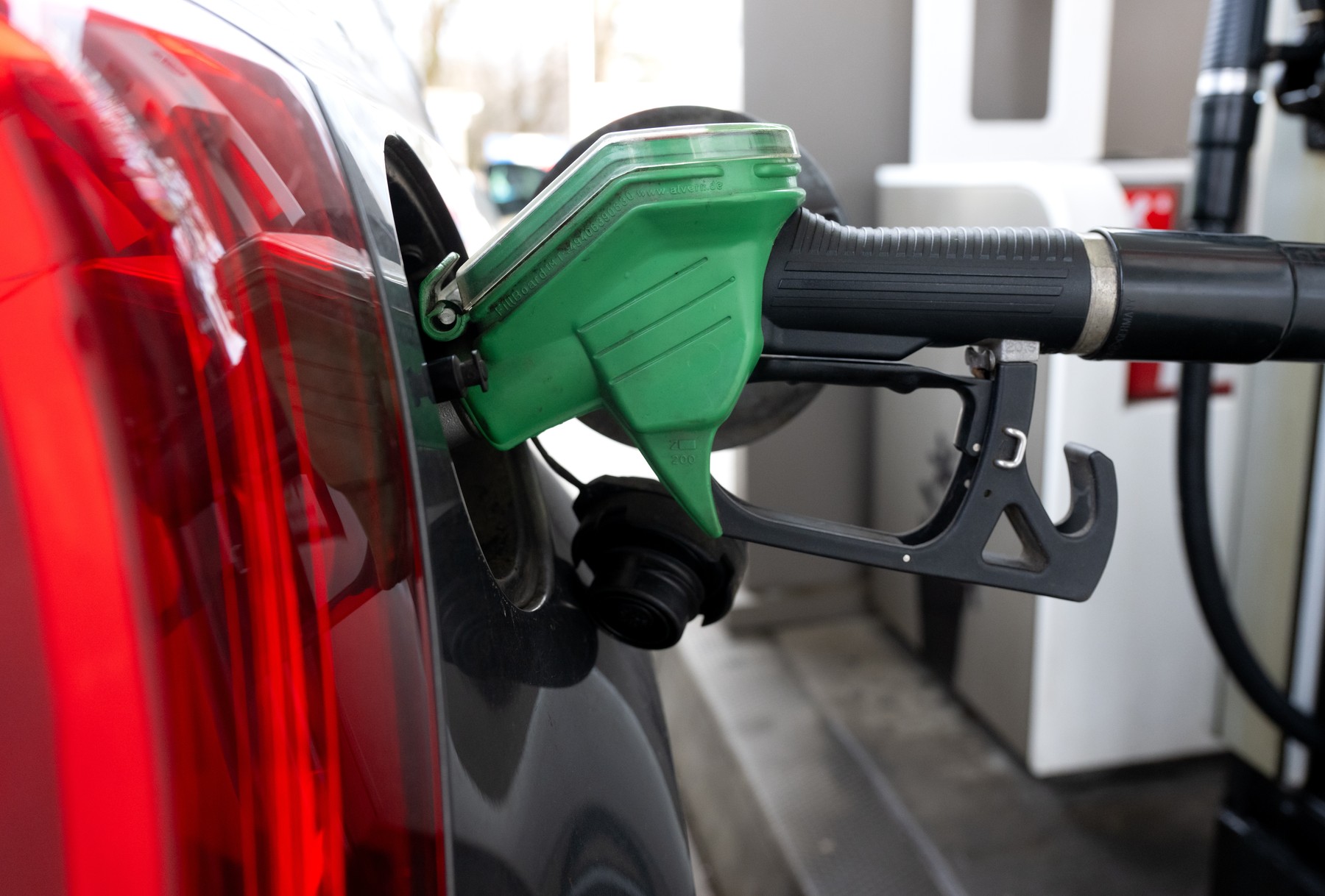 Váratlan fordulat az üzemanyagáraknál, erre nem számítottak az autósok