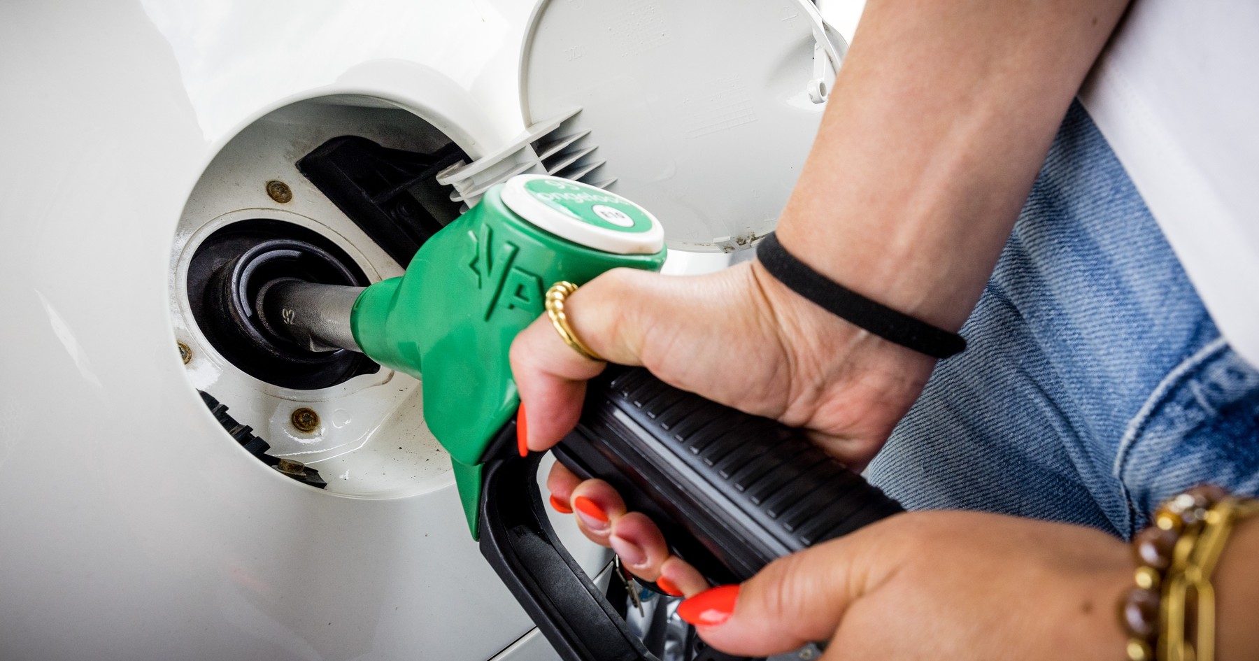 Váratlan bejelentés érkezett a hazai üzemanyagárakról, Március 15-én igazán forradalmi lehet a hangulat a kutaknál is?