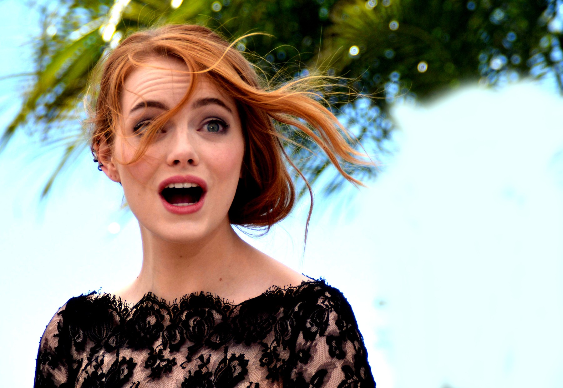 Emma Stone bugyit villantott az Oscar-gálán, túl magasra húzta a ruháját