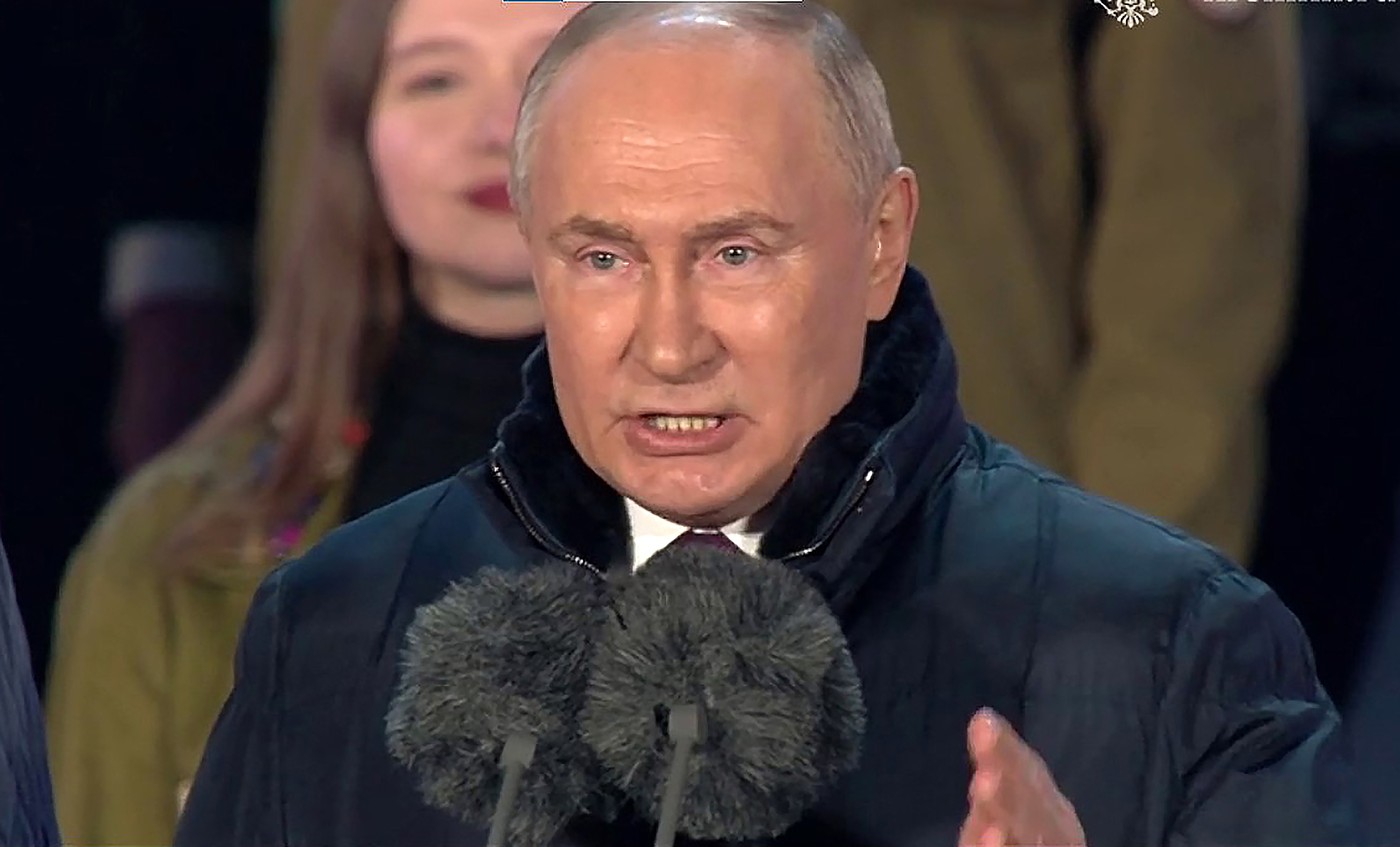 Így néz ki Putyin választási győzelmi bulija: az ukránok brutális támadástól rettegnek, az Európa Tanács elnöke háborúzni hív