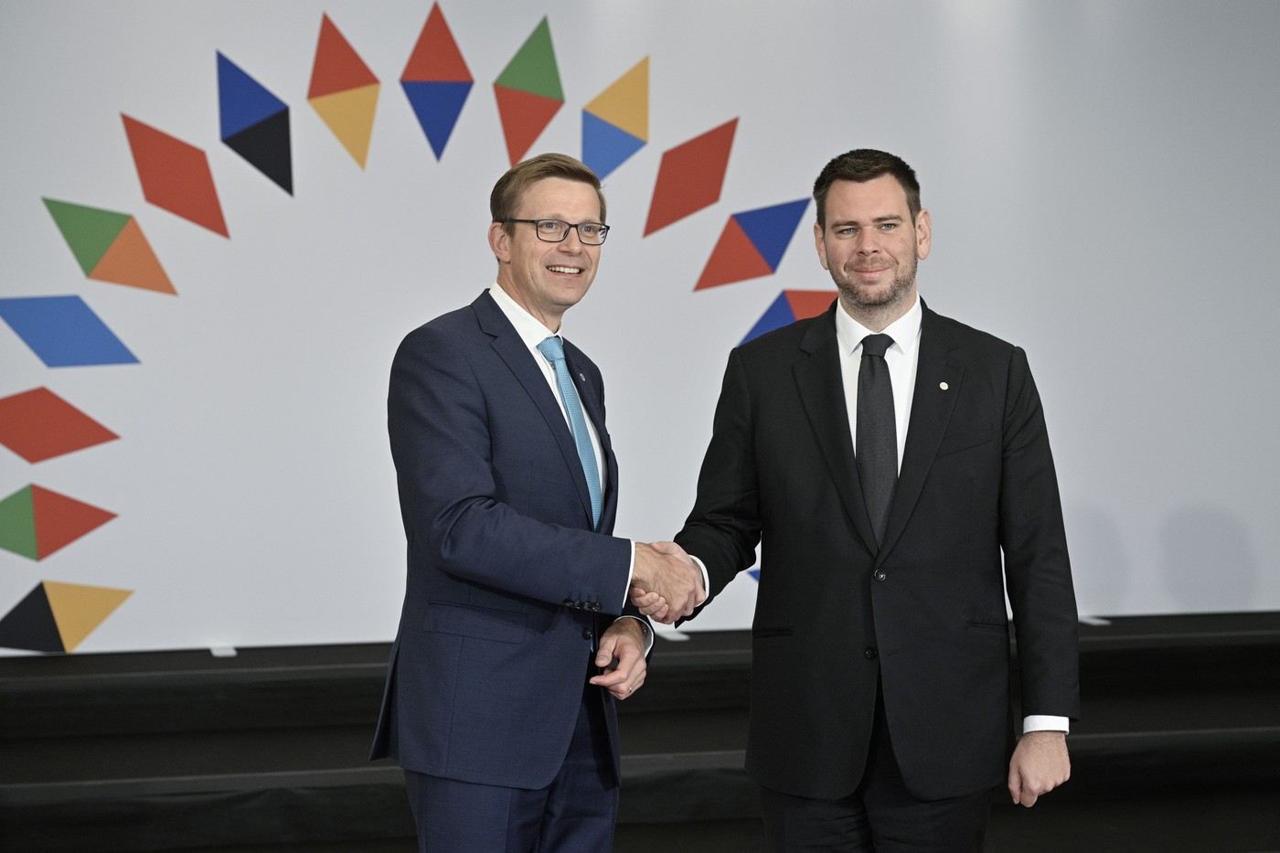 Egy furcsa kiegészítőt szúrtak ki Vitézy Dávidon - eddig ilyet nem láttunk rajta, vajon mit akar ezzel üzenni?