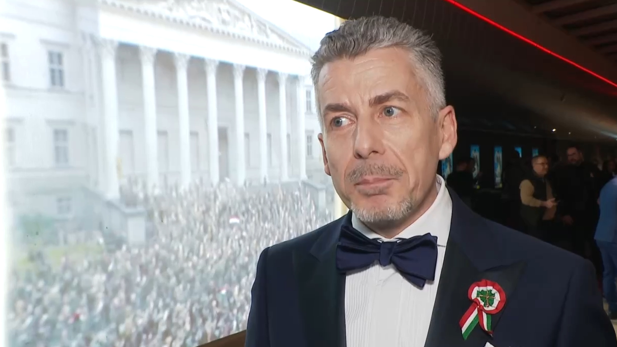 A fél ország ezen a Rákay Philip képen röhög, ki fog akadni a producer, ha meglátja