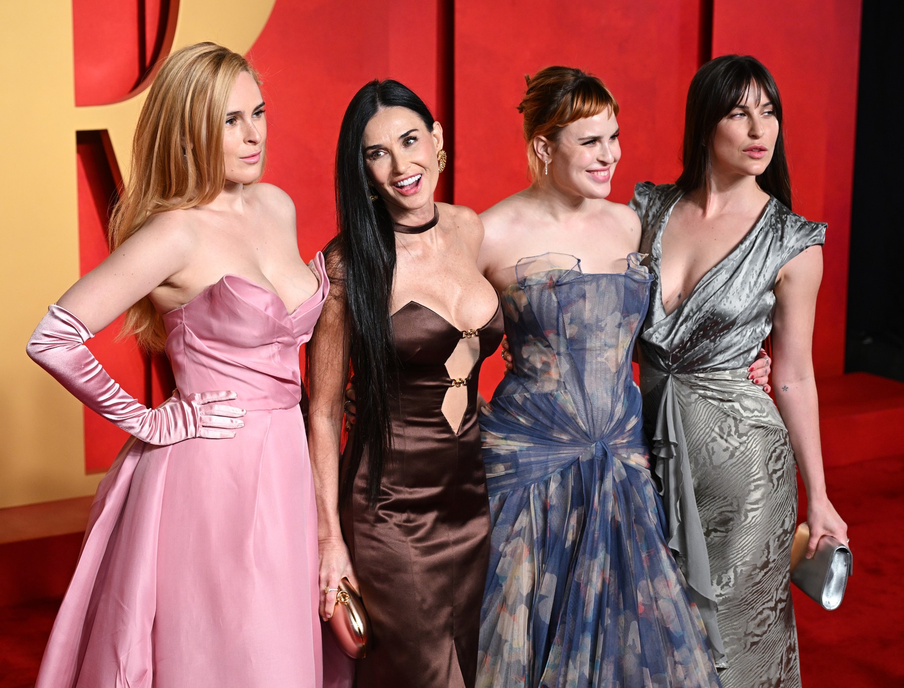 Demi Moore olyan hipertökéletes alakot mutatott az minden megmutató ruhájában, ami még az Oscar-gálán is merésznek számított