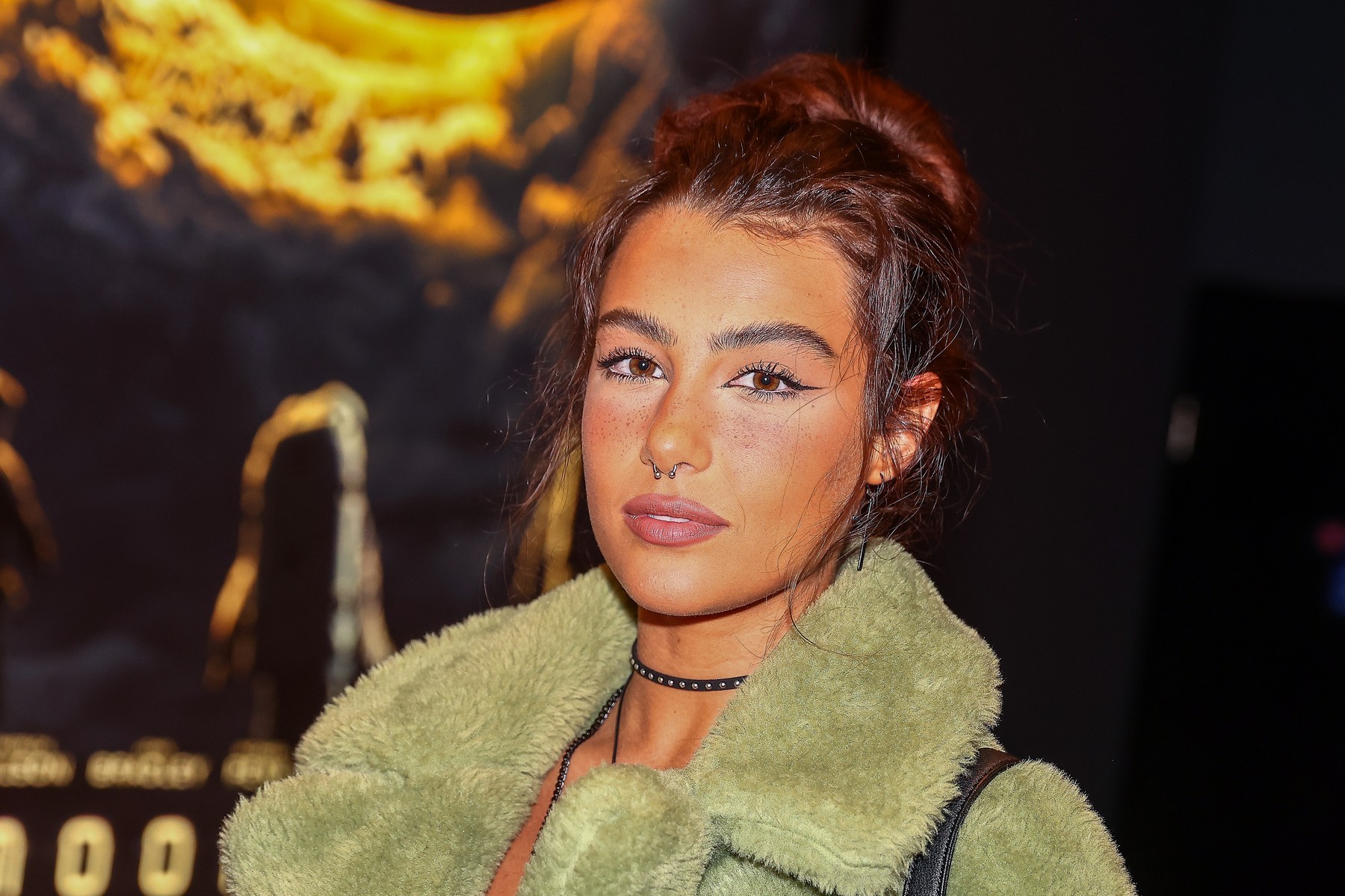 Minden szem Tóth Andi domborodó melleire szegeződött a rangos gálán, a fotósok megörökítették az énekesnő villantását