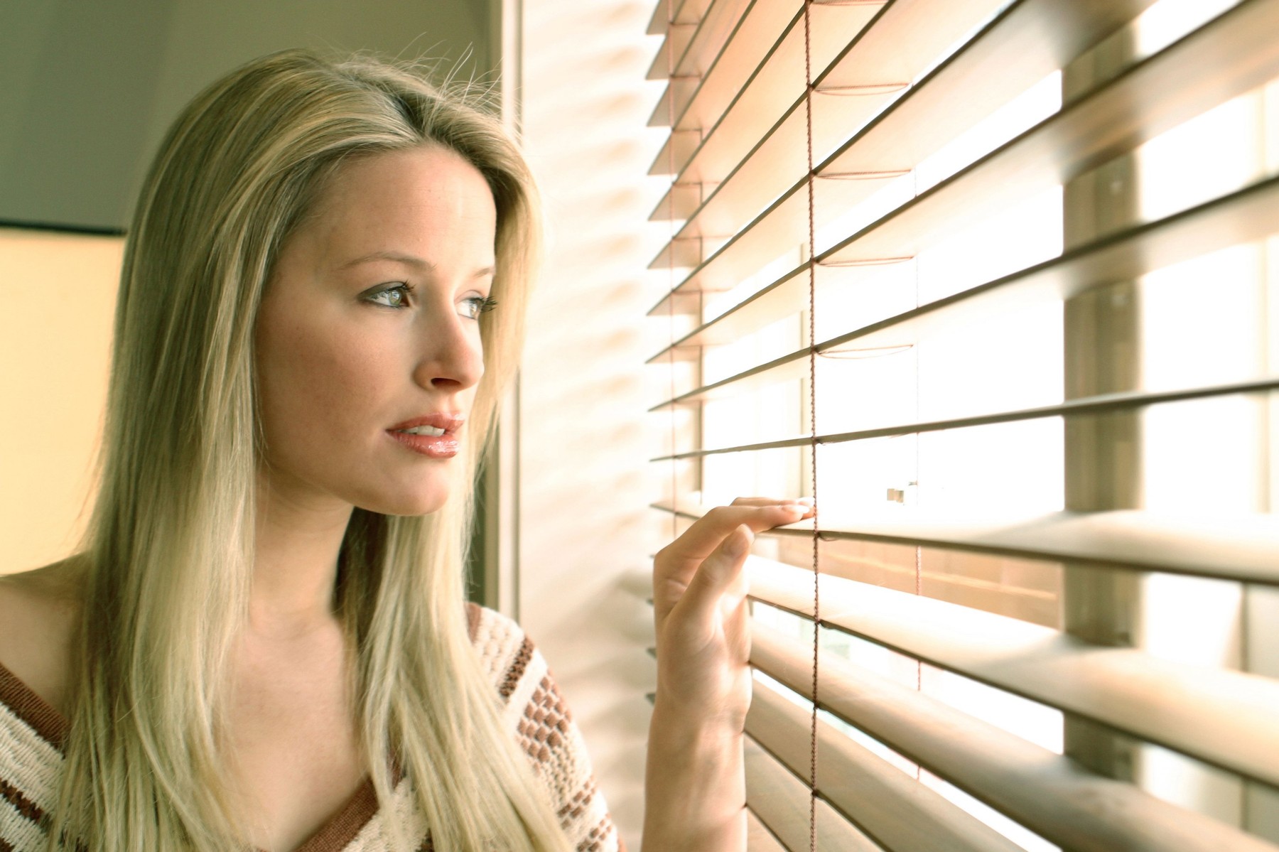 Találtam a barátom autójában egy illetlen szórólapot és felhívtam róla a telefonszámot: a saját nővérem szólt bele