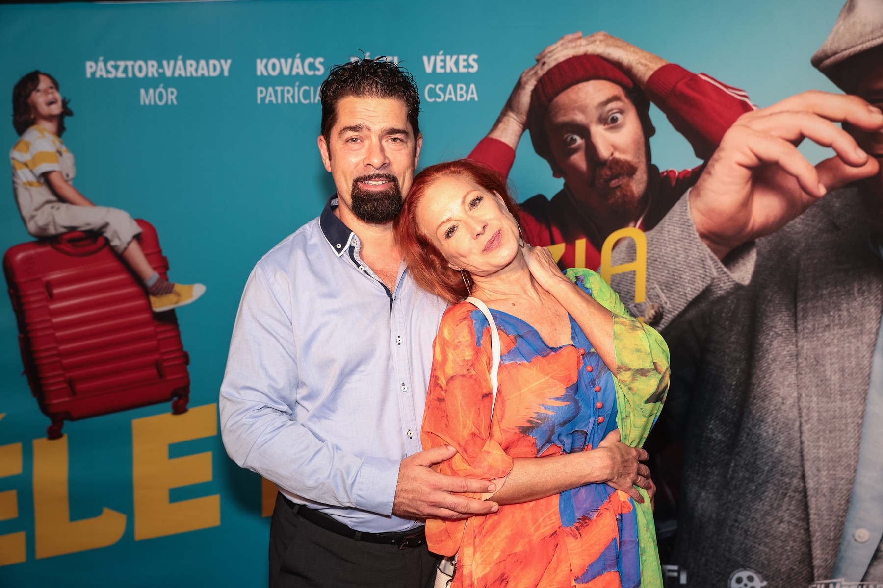 Détár Enikő szoknyája illetlen helyen nyílt szét, akadály nélkül végigszaladhat a szem a lábai közé