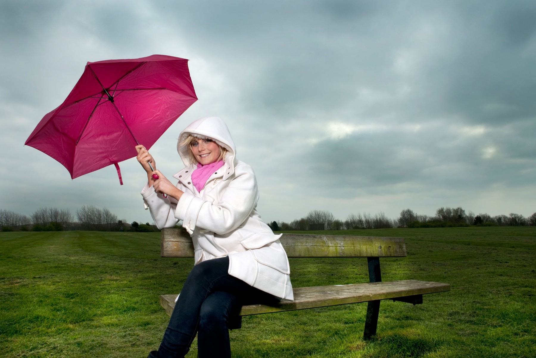 Most közölték a meteorológusok: megfékezhetetlenül, egyenesen felénk tart, nem sokáig örülhetünk a nyárias időnek